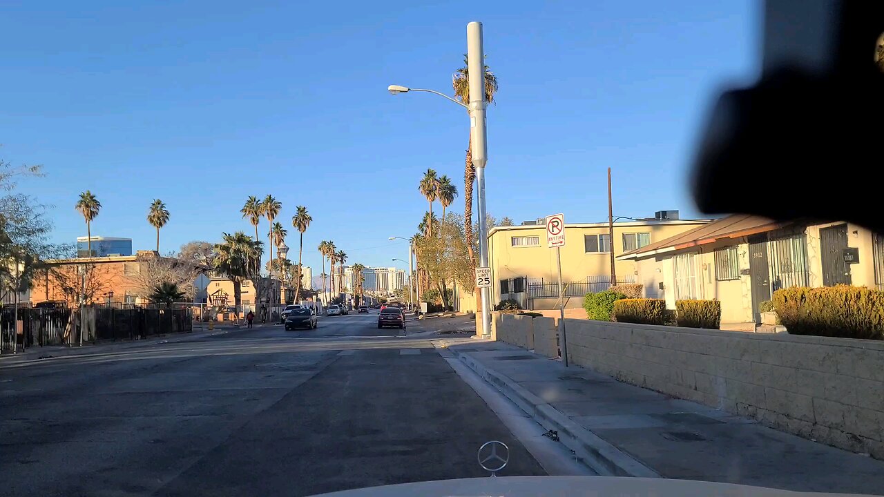 Can you believe this is just steps from Las Vegas Strip? Check this out! #follow #lasvegas #travel