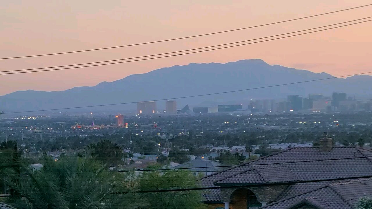 Did you see tonight's Las Vegas sunset? Check this out! 04.23.2025 #follow #lasvegas #travel #gaming