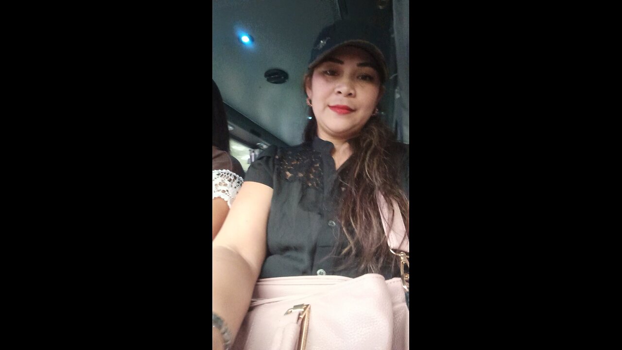 Chicka chicka with Friend on the Buss😁