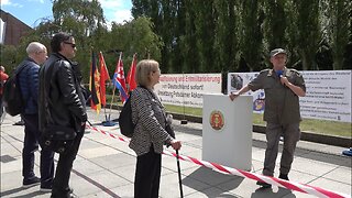Zeitzeugin und BRD- Agent-Provokateur bei staatenlos.info Tag des Sieges 9. Mai 2025 Berlin-Treptow