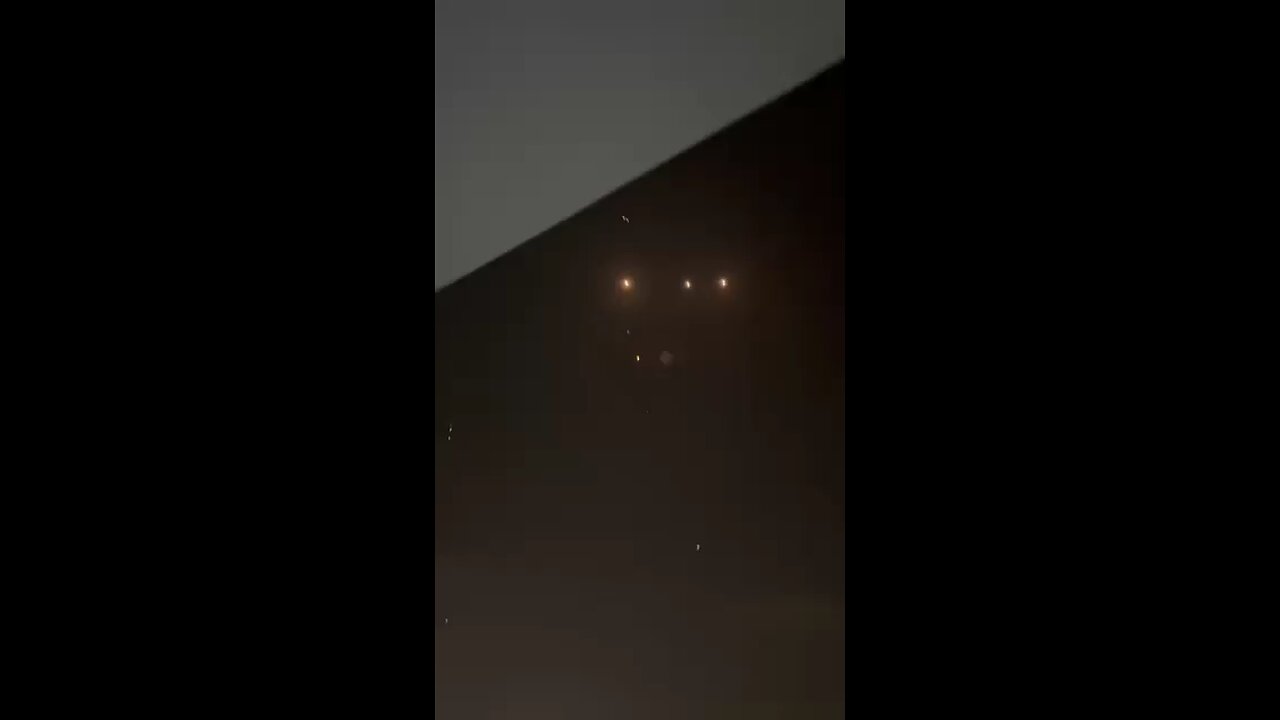 Huge Iranian missile strike on central Israel.