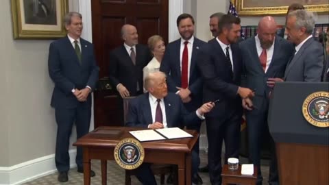 Trump signs executive order bringing back the Presidential Fitness Test.