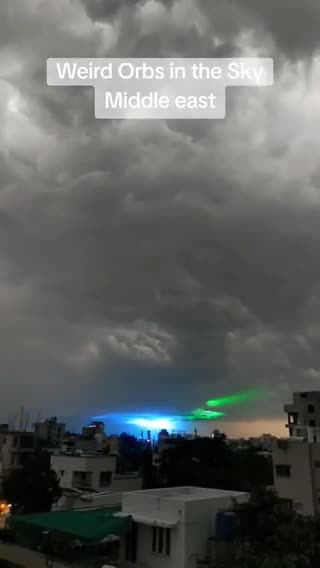 🛸 D'étranges orbes dans le ciel au-dessus du Moyen-Orient 🌌 😳