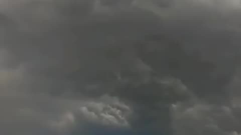 🛸 D'étranges orbes dans le ciel au-dessus du Moyen-Orient 🌌 😳