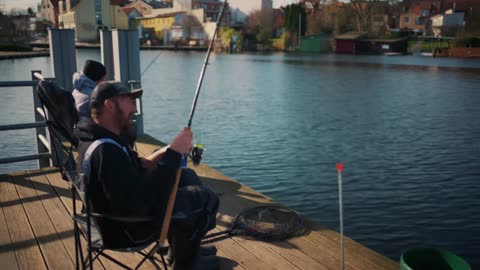 Niemand wird glauben was in diesem unscheinbaren Kanal lebt!