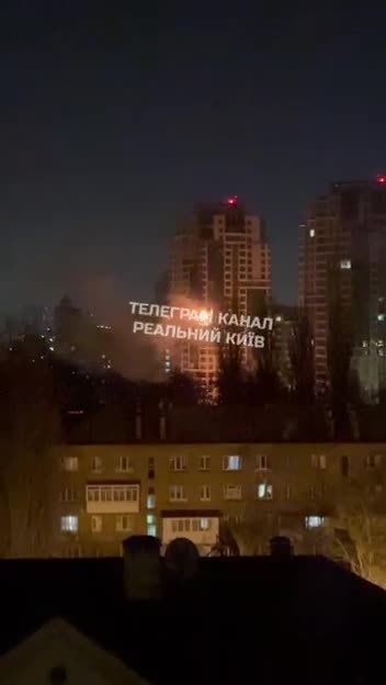 🇺🇦 In Darnytskyi district, debris fell into the yard of a residential building. In Shevchenkivske,