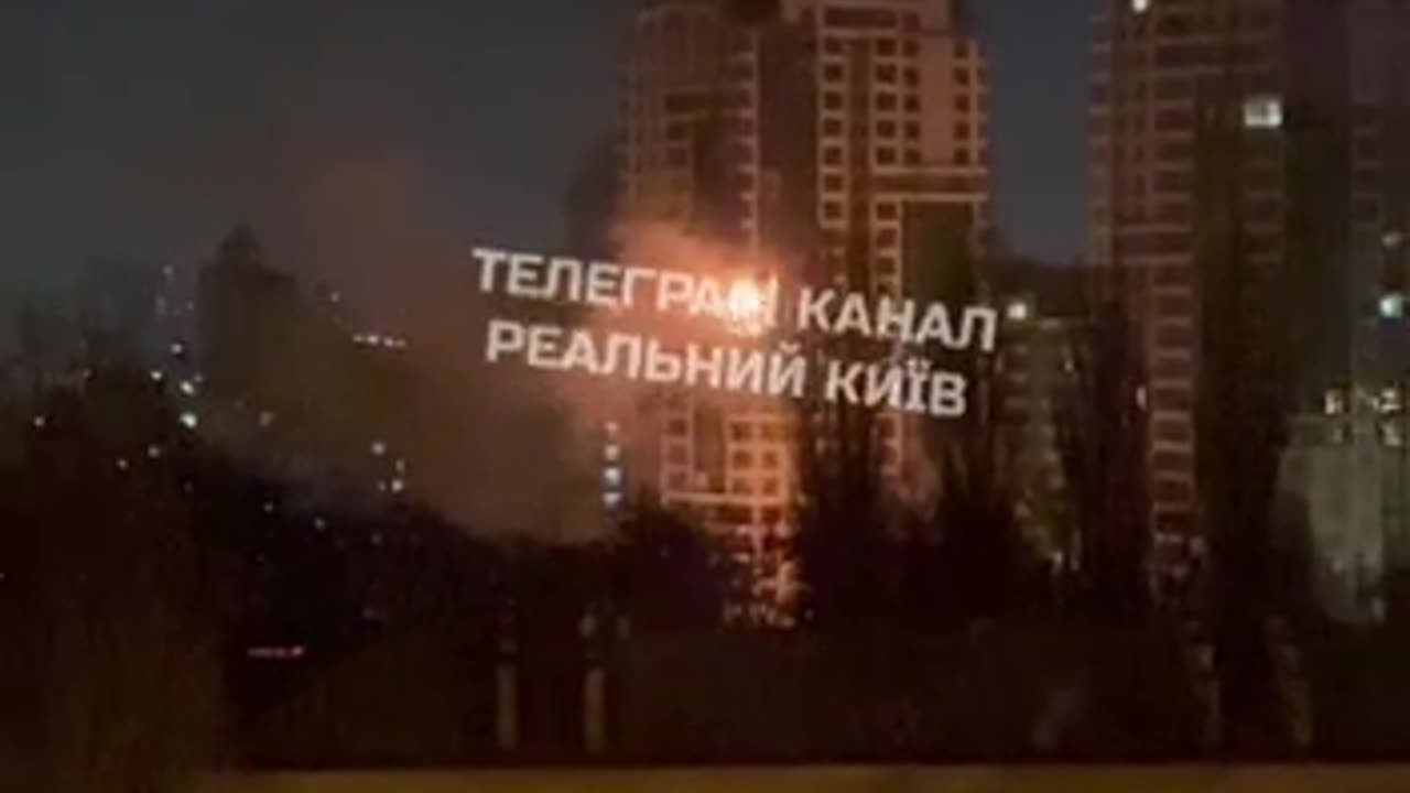 🇺🇦 In Darnytskyi district, debris fell into the yard of a residential building. In Shevchenkivske,