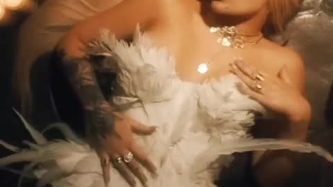 Iggy Azalea ft quavo-"Savior" #Music Video