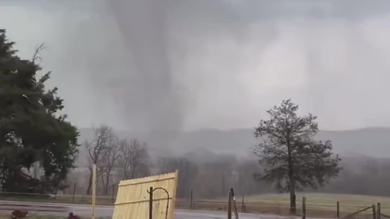 Another video of the tornado on the ground near Potosi, Missouri earlier