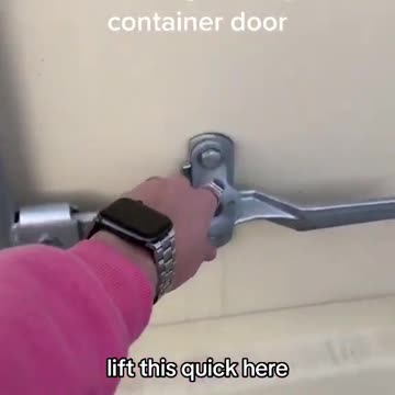Step-by-Step: Opening a One-Trip Container Door! 🚪 | USA Containers