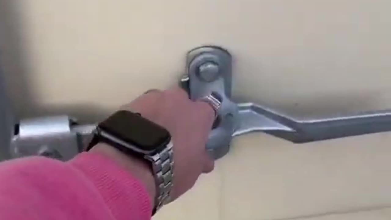 Step-by-Step: Opening a One-Trip Container Door! 🚪 | USA Containers