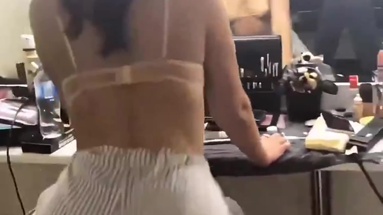 Dua Lipa Twerking👙🥵