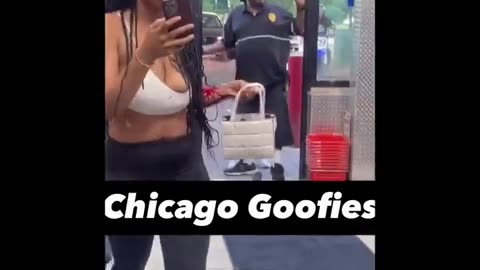 Woman stabbed during fight inside Chicago gas station