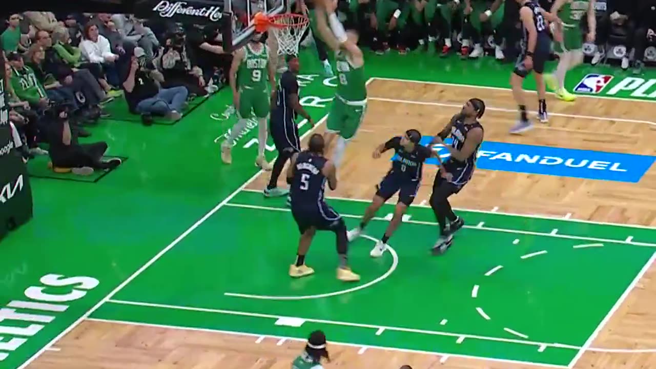 NBA - KP slams it with AUTHORITY off of the baseline out of bounds action 💥