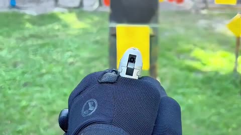 最重的扳机 #国外合法拍摄国内请勿模仿 #武器科普 #实弹射击 #男人减速带 #靶场射击