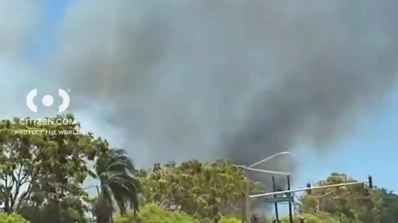 EVACUATION ORDERED as a large brush fire grows in Lahaina, Hawaii