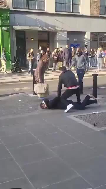Dublin Alleged knife attacker subdued by Irishmen on talbot street.
