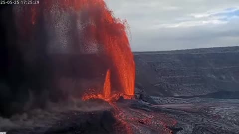 ‼️Kilauea Volcano in Hawaii Unleashed a 1,000-Foot Lava Fountain yesterday