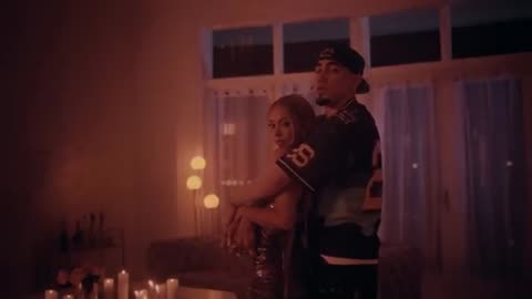 Omar Courtz, Bad Gyal - Comernos (Video Oficial)