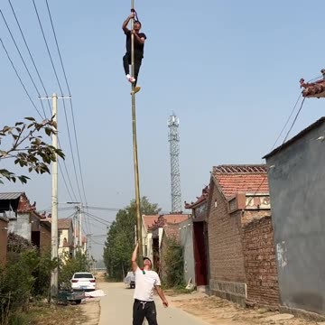 📜🤸 "Rare Skill! Pole Climbing & Pole Carrying | Li Meng’s Incredible Talent"