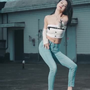 Korean girl sexy dancing in livestreaming 🩰