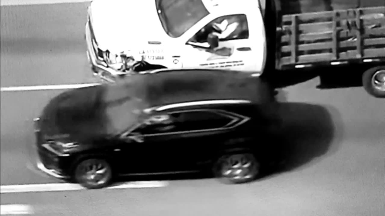 Stolen vehicle pursuit ends in crash and tackle by police