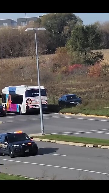 Police chase in Wisconsin: Suspect flees into neighborhood—can he escape capture?