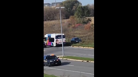 Police chase in Wisconsin: Suspect flees into neighborhood—can he escape capture?