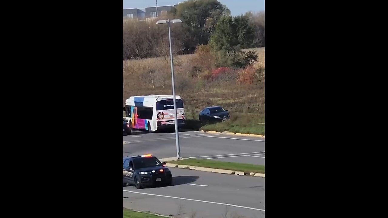 Police chase in Wisconsin: Suspect flees into neighborhood—can he escape capture?