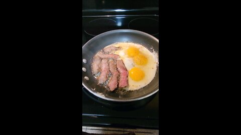 Steak 🥩 and Eggs 🥚 for breakfast 😋