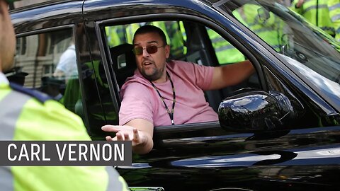 GIVE THEM A BREAK 😮‍💨 Taxi drivers warned you’re too scruffy