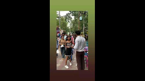 ओये इधर आ बताऊ तुझे