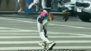 A Gay Chinese Robot is WALKING around LA!!! 🤖