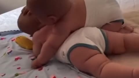 Cute fight between 2 kids