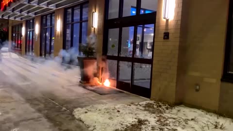 U.S. agents hurl smoke bombs at Minneapolis protestors