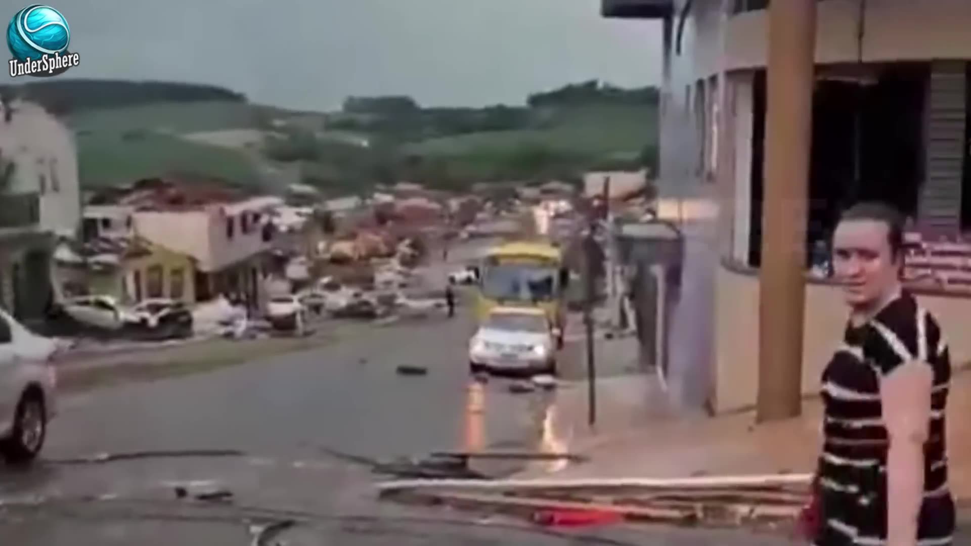Brésil MAINTENANT ! Une puissante tornade détruit lÉtat du Paraná, au Brésil - Une ville en ruines