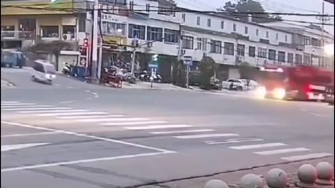 😂🚗 Both Drivers Really Put in the Effort! | FunFM