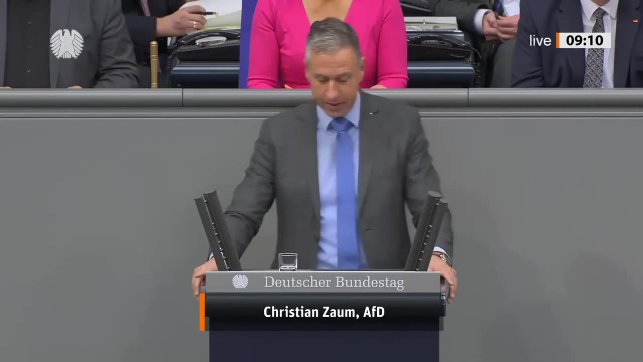 Erste Rede: AfD-Lehrer Christian Zaum erstaunt über Zustände im Plenum! - AfD-Fraktion im Bundestag