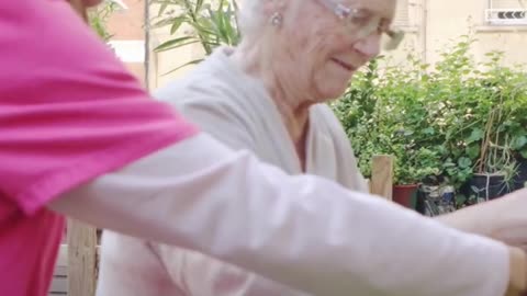 Why Companion Matters: 5 Perks for Older Adults
