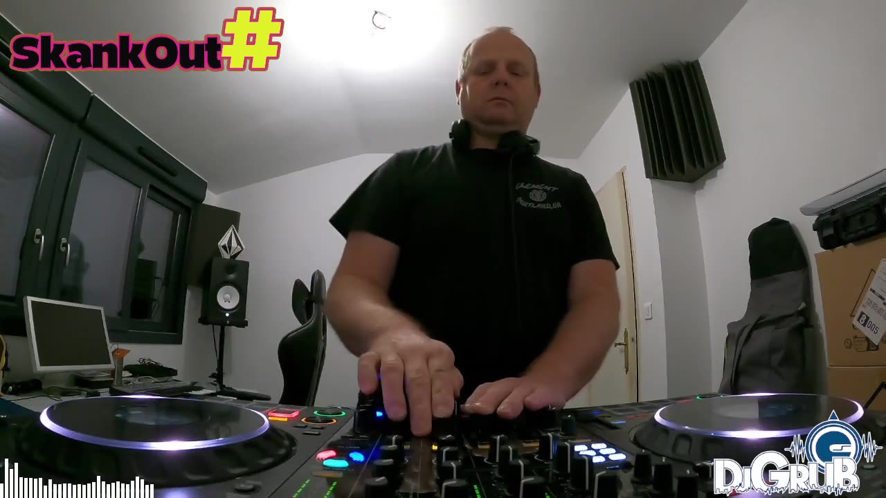 SkankOut#289 is live! linktr.ee/skankout for all live links!