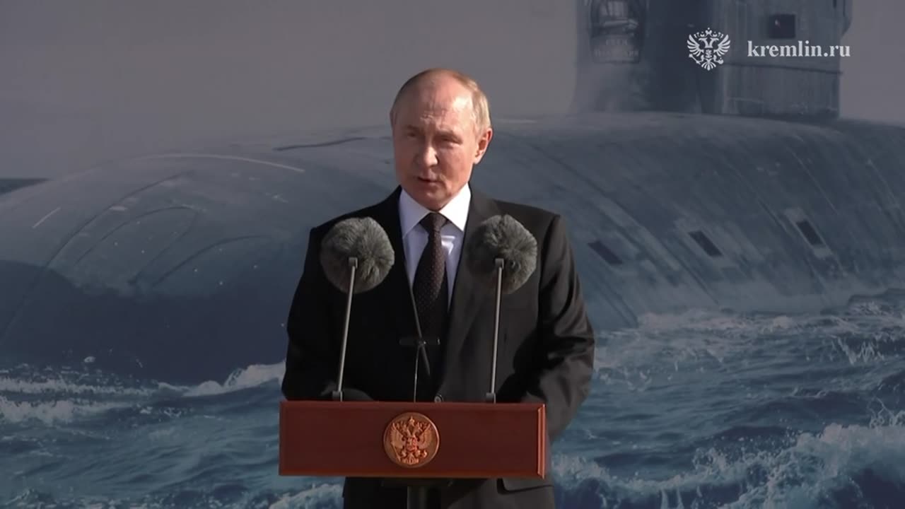 В Северодвинске Президент принял участие в церемонии подъёма военн