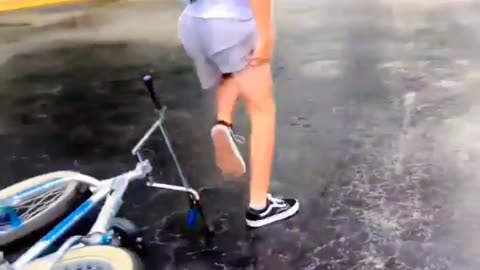 COMEDY FUN VERY INTERESTING VIDEO