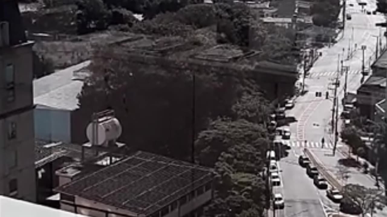 2021 Observando a Rua Voluntários da Pátria do 10º andar do APESP - 02