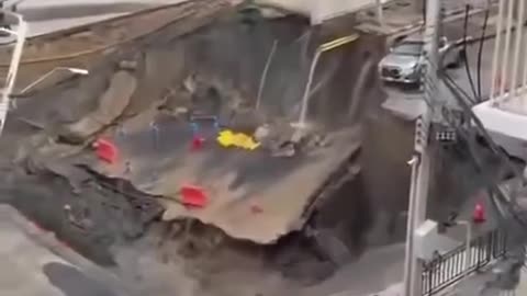 In Thailand's capital Bangkok, a large-scale road collapse occurred
