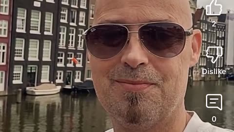 Bartjebom in Amsterdam hij is jarig
