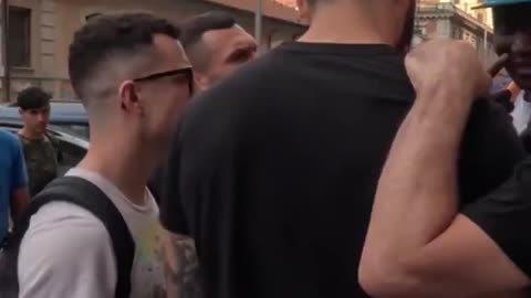Fake asylum seekers selling stolen goods and drugs in Rome threaten Italian