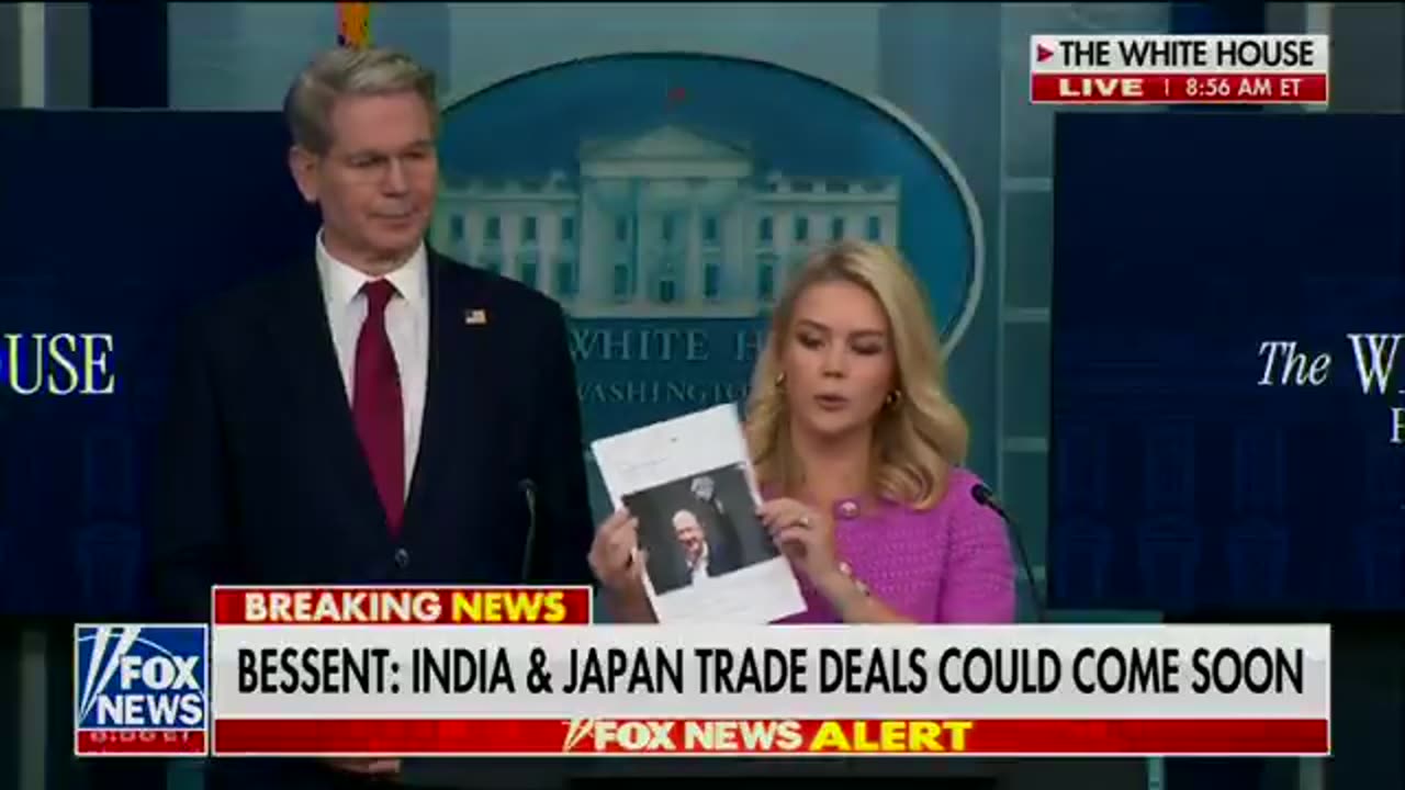 Karoline Leavitt just ROASTED Amazon for announcing they’ll be showing “tariff