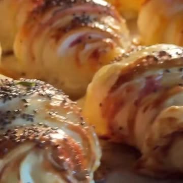 Quick Croissants: Simple Recipe with Puff Pastry! 🥐