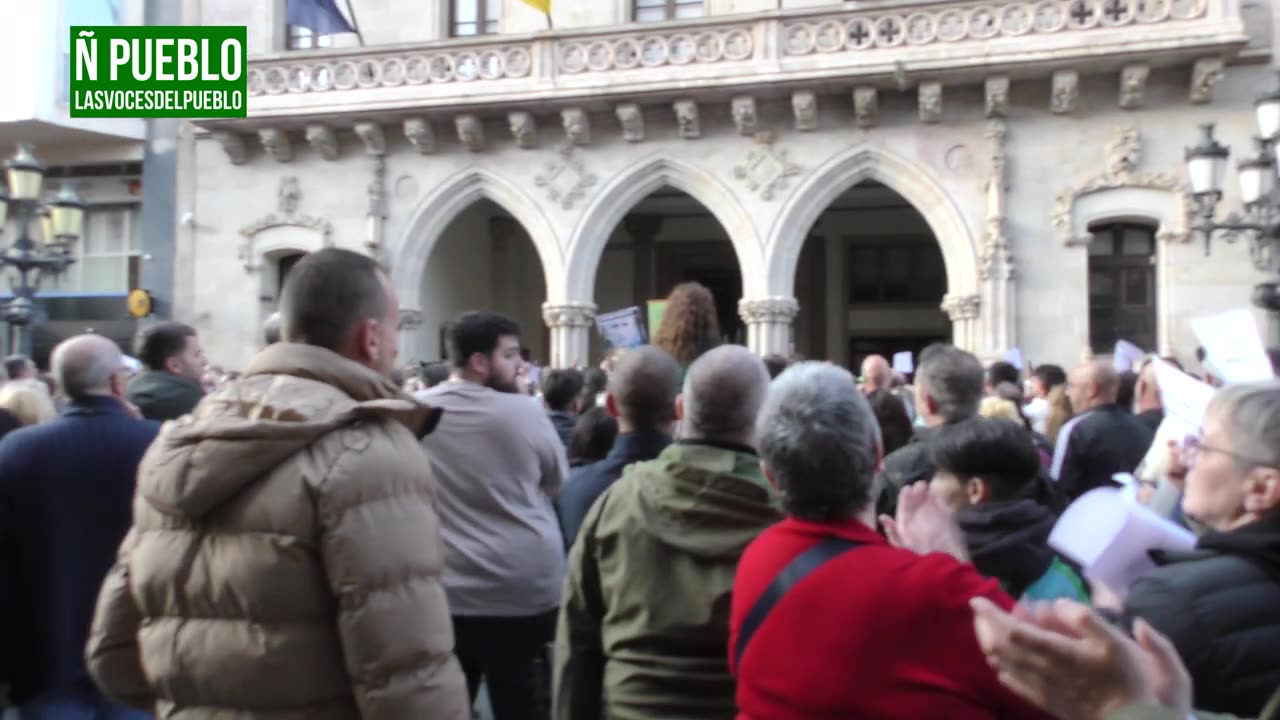 Un concentración en Terrassa pide la expulsión de delincuentes inmigrantes depredadores sexuales