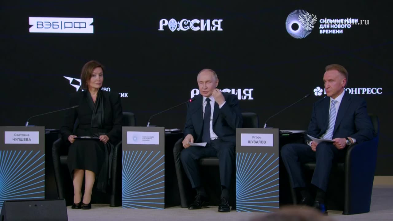 Большую традиционную семью нужно сделать модным трендом в развитии России, – Владимир Путин